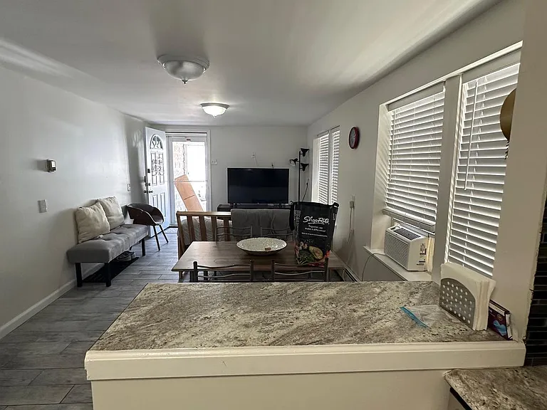 202 N Sacramento Ave #A — Photo 46