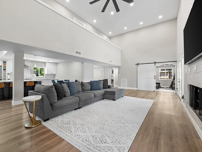 8202 Argentina St — Photo 12