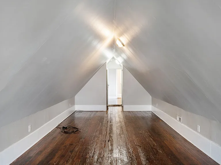 638 E Ormsby Ave — Photo 17