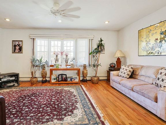 5th image of 1339 Grand St