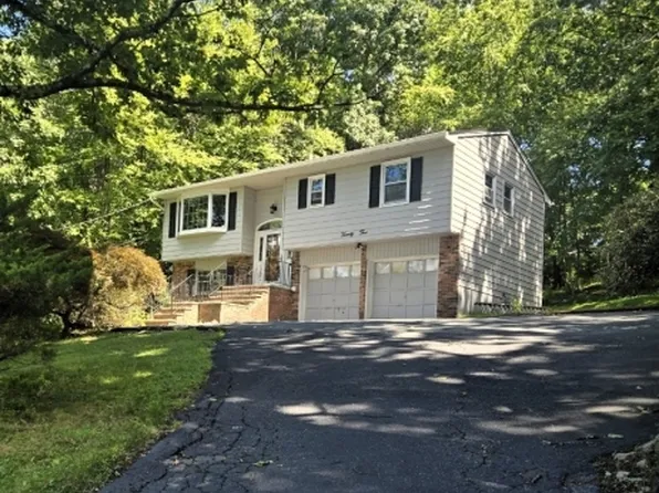 25 Kadel Dr, Mount Arlington Boro, NJ 07856
