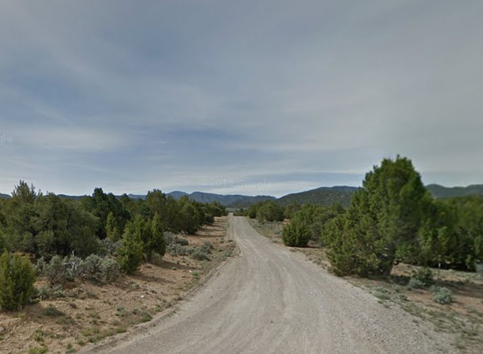 2nd image of 2400 S Juniper Hls