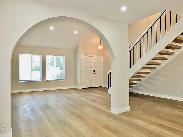 652 Margo Ave — Photo 3