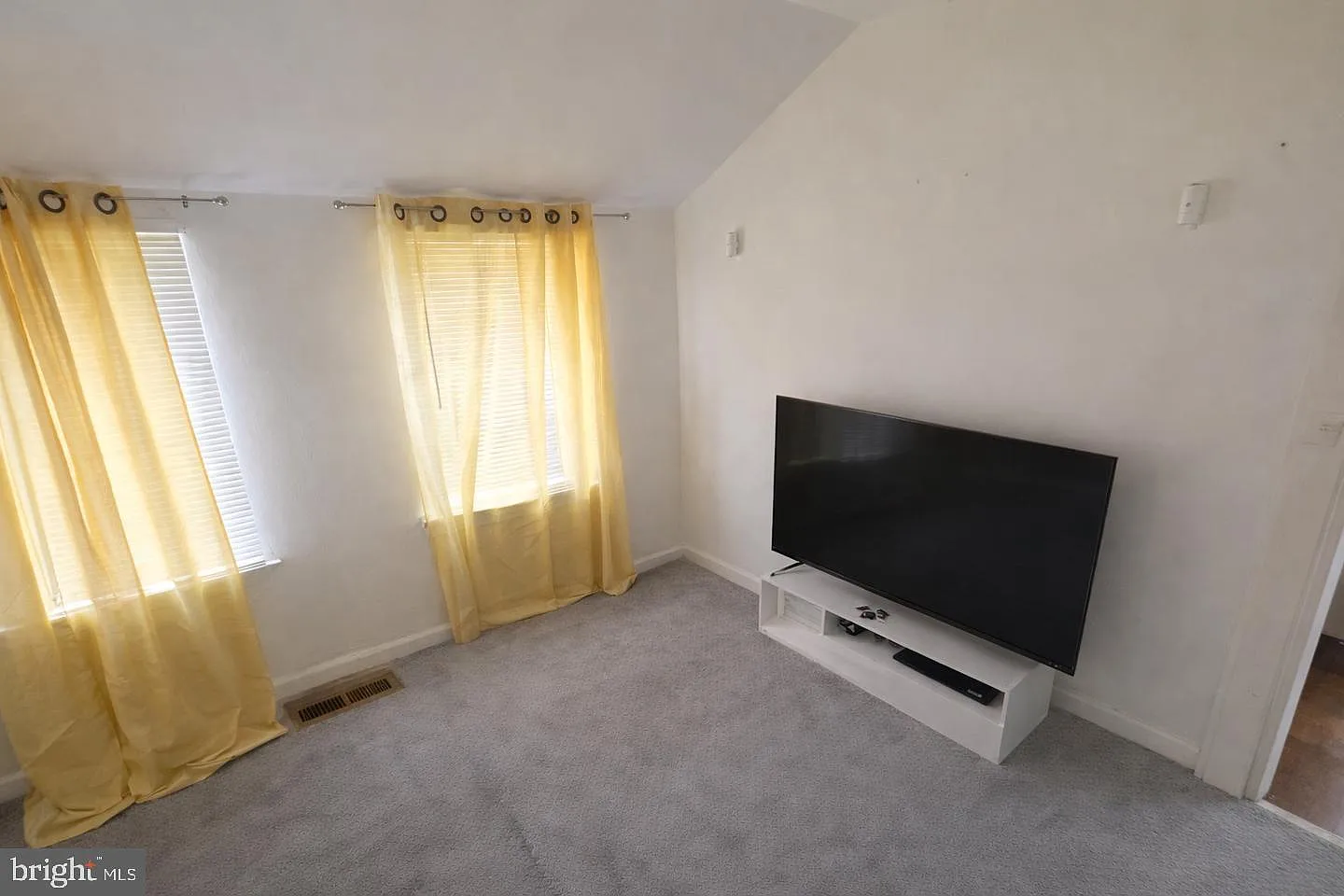 2 bed, 2.5 bath, 850 sqft, $2,300 — Photo 4
