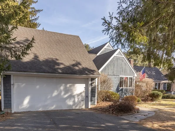 526 Station Rd, Amherst, MA 01002