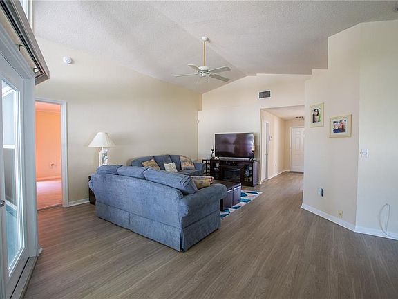 5th image of 43 Saint Kitts Cir