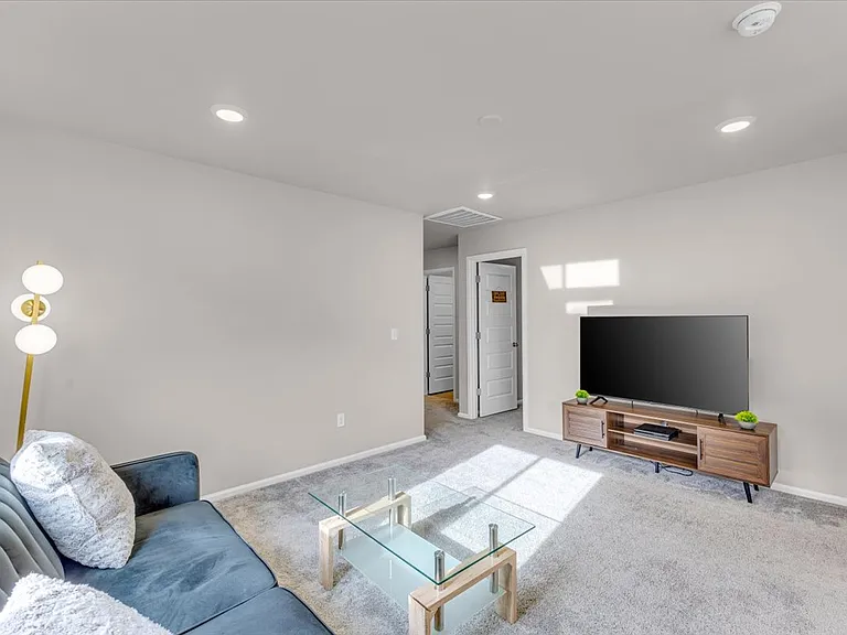 1521 10th Pl — Photo 5