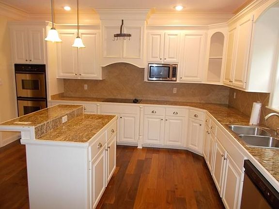 3rd image of 203 Saint Charles Pl