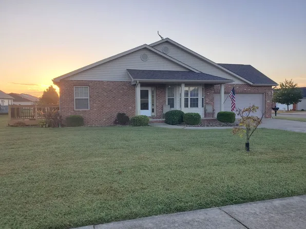 125 Chase Way, Highland, IL 62249