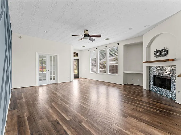 1875 Redwood Ln — Photo 12