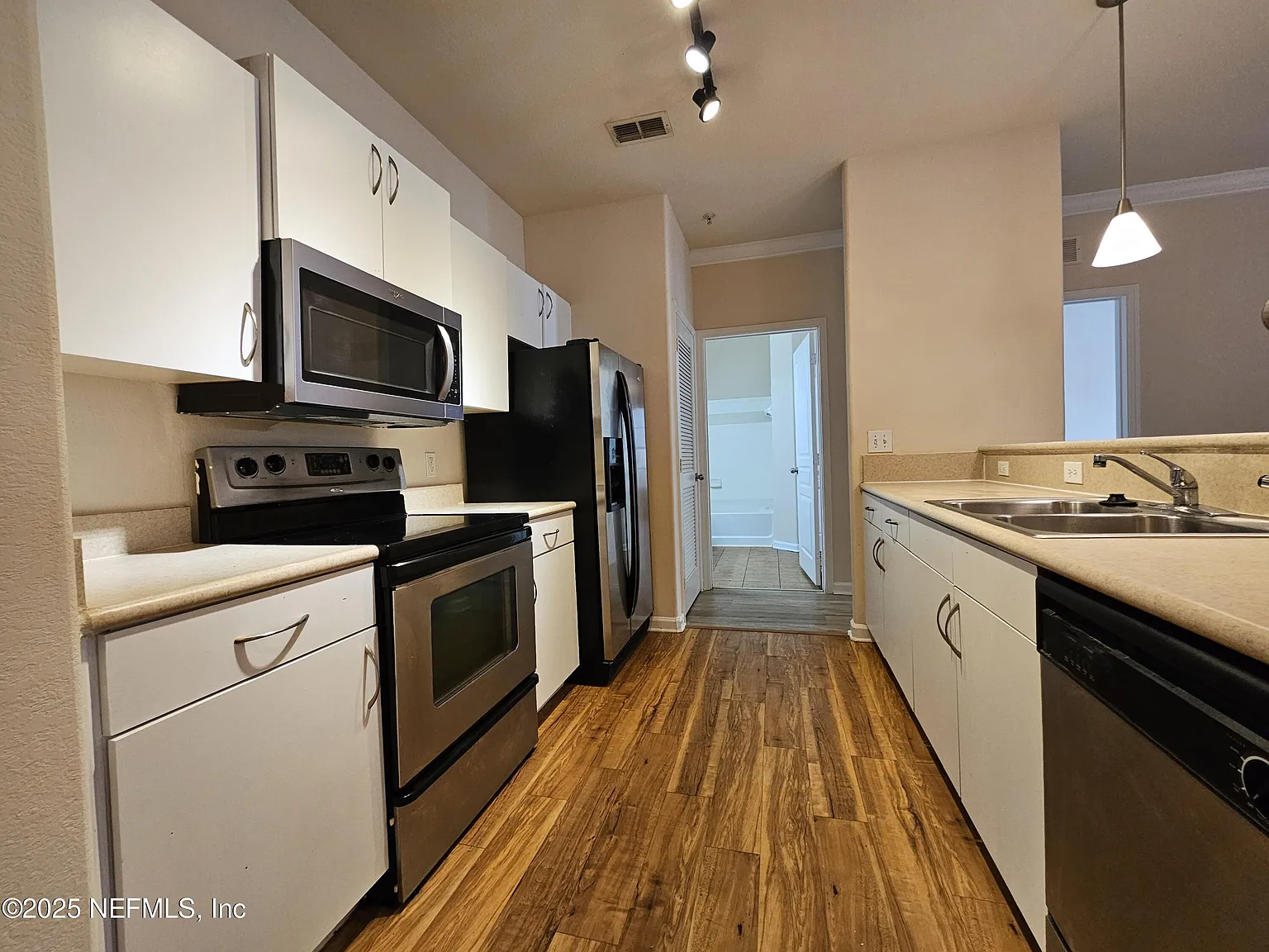 1 bed, 1.0 bath, 815 sqft, $1,250 — Photo 3