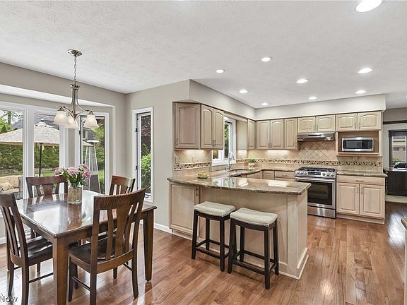 2nd image of 25832 Briarwood Ct