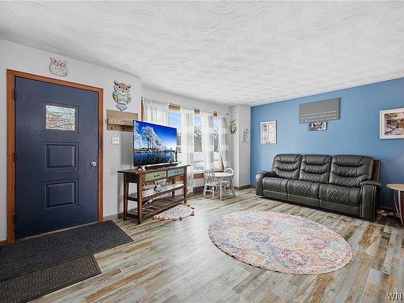 4th image of 987 Lockport Rd