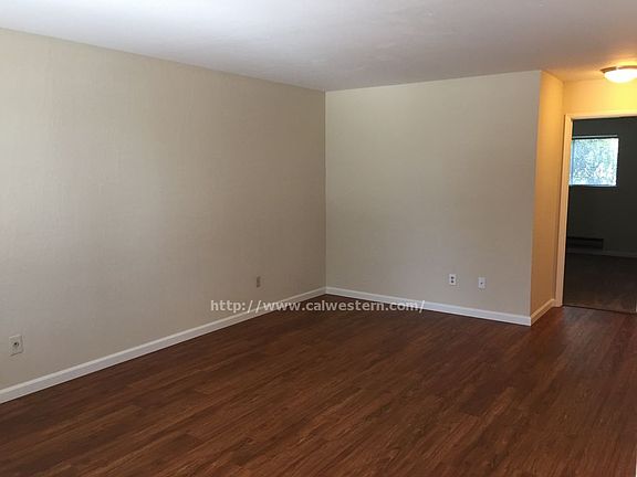 3rd image of 403 Roosevelt Ave APT 5