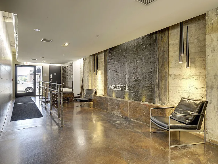 618 Washington Ave N #200 — Photo 23
