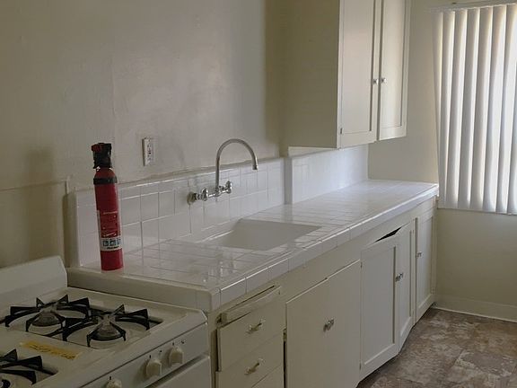 5th image of 354 E Cypress Ave #L12