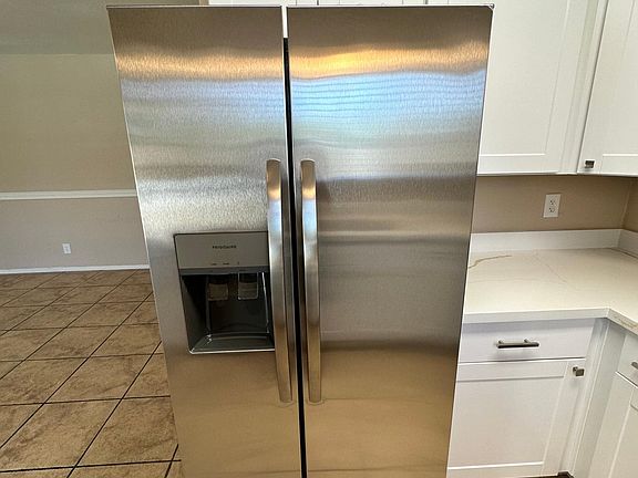 3rd image of 1145 W Manhatton Dr