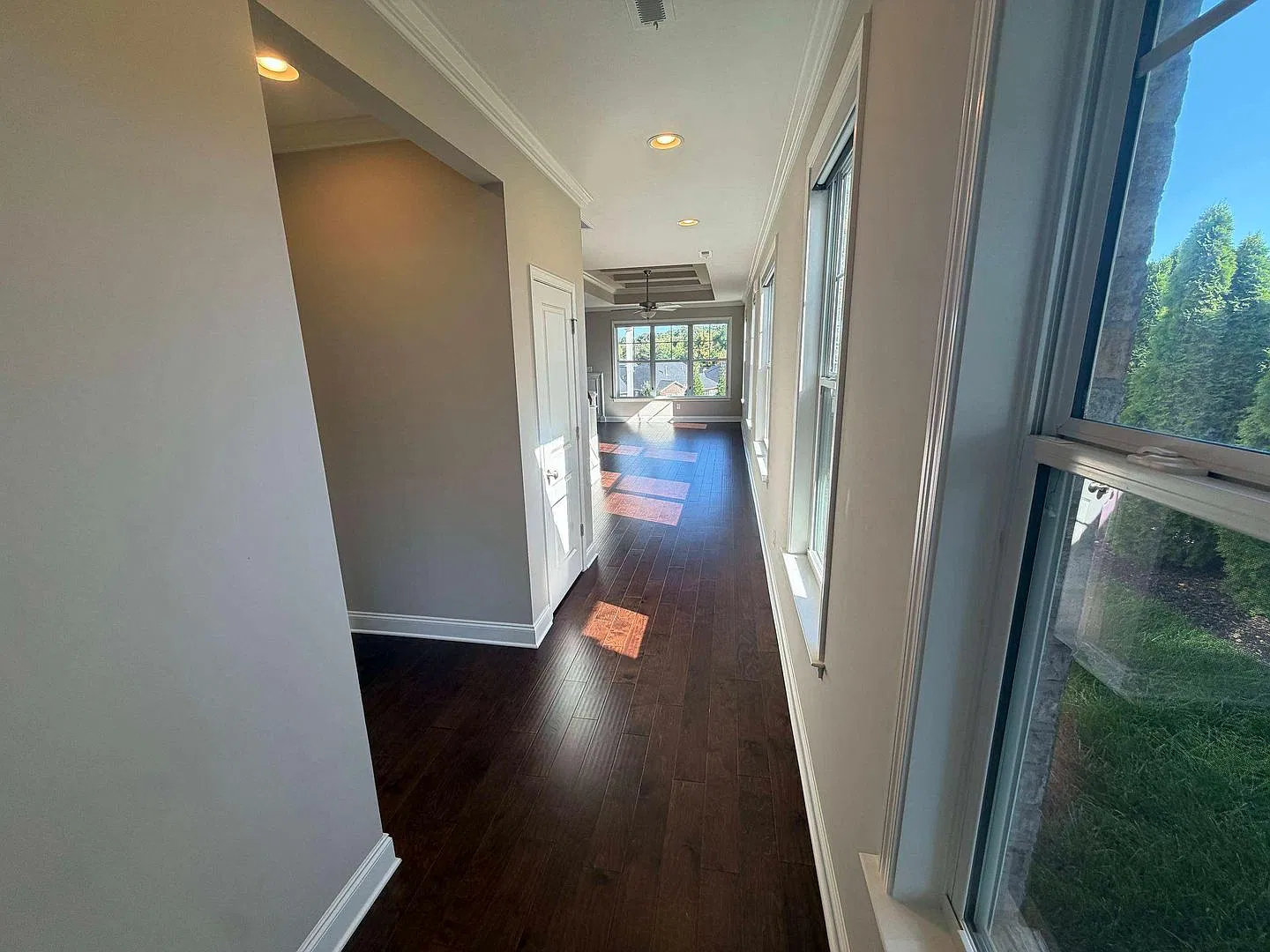 Gorgeous End Unit 3 Bedroom + Bonus Townhouse In Farragut!! — Photo 2