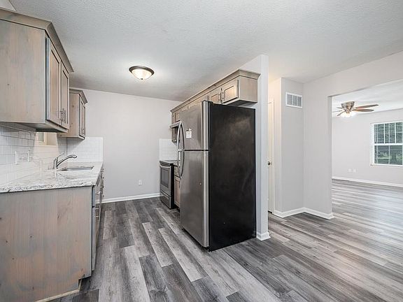 3rd image of 119 Kindred Ave