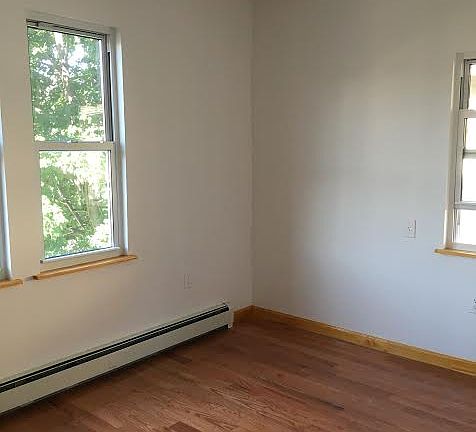 2nd image of 5922 41st Ave