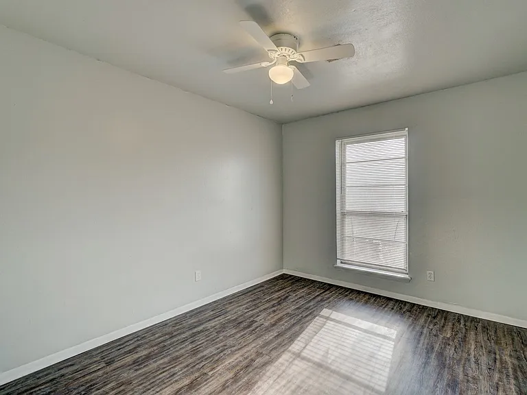 824 SE 14th St — Photo 13