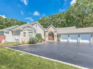 23 High Pasture Cir, Dix Hills, NY 11746