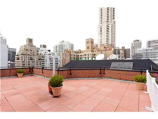 Sold by Douglas Elliman | media 8