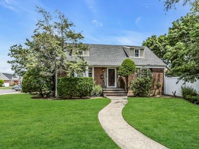 59 Molyneaux Road, Valley Stream, NY, 11580