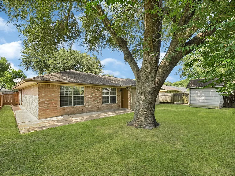 7323 Log View Dr — Photo 4