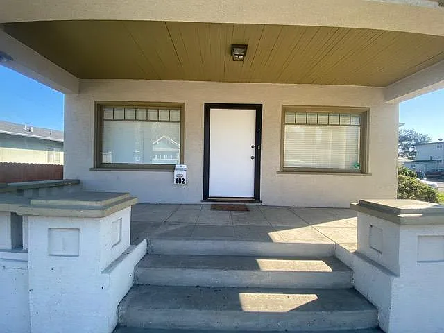 102 Broadway St — Photo 3