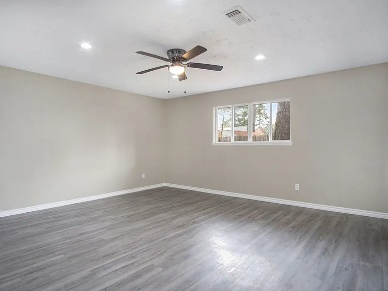 2410 Rolling Glen Dr — Photo 14