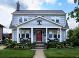 2848 Riverside Dr, Trenton, MI 48183