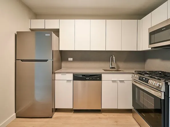 580 Main St APT 734, New York, NY 10044