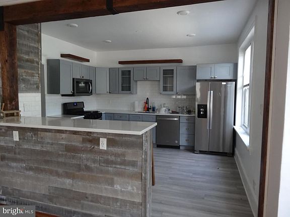 5th image of 114 Levering St Floor 2
