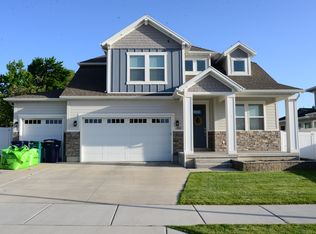 352 E Sandy Oaks Dr, Sandy, UT 84070