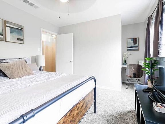 4th image of 200 Laurel Dr APT A