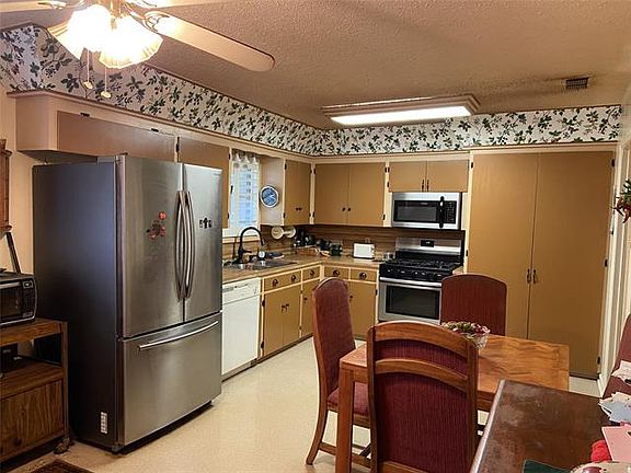 3rd image of 204 Sheridan Dr
