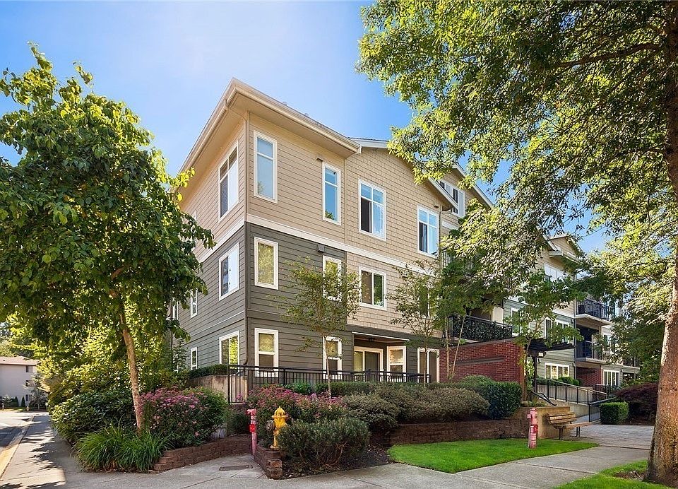 1st image of 7912 170th Ave NE Unit 305