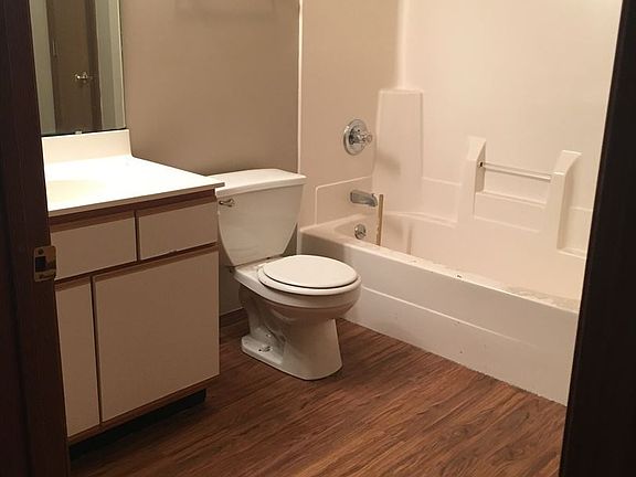 3rd image of 1033 Holloway Dr #5