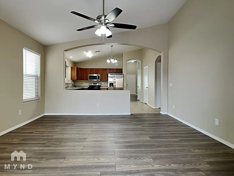 1034 E Saddle Way — Photo 32