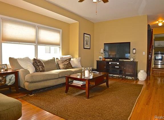 Living Room- 10 ft Ceilings