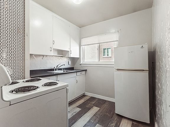 4th image of 2066 S Milwaukee St #2070-4