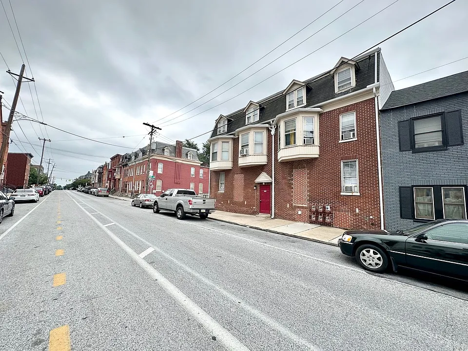 232 E King St #1