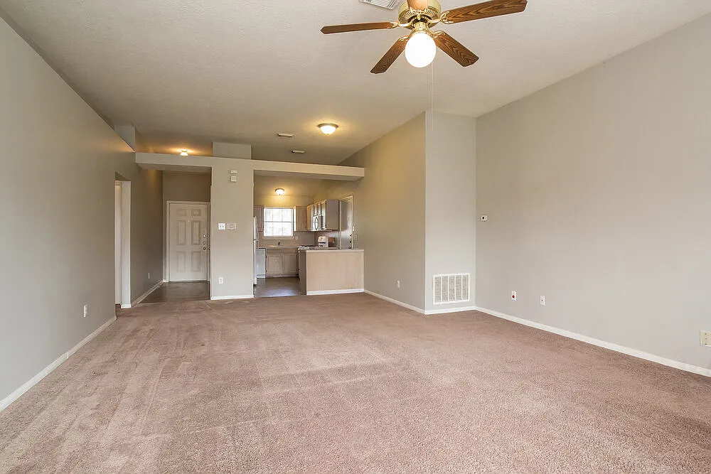 3 bed, 2.0 bath, 1437 sqft, $1,625 — Photo 2
