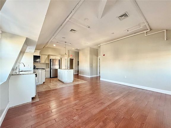 4th image of 23 Peck Ln Floor 3