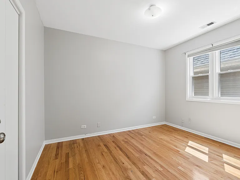 1535 W Oakdale Ave #2 — Photo 6