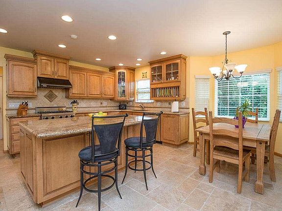 3rd image of 1323 La Granada Dr