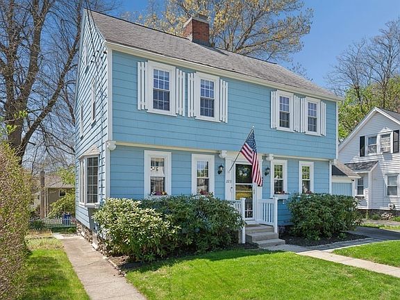 3rd image of 223 Beverly Rd