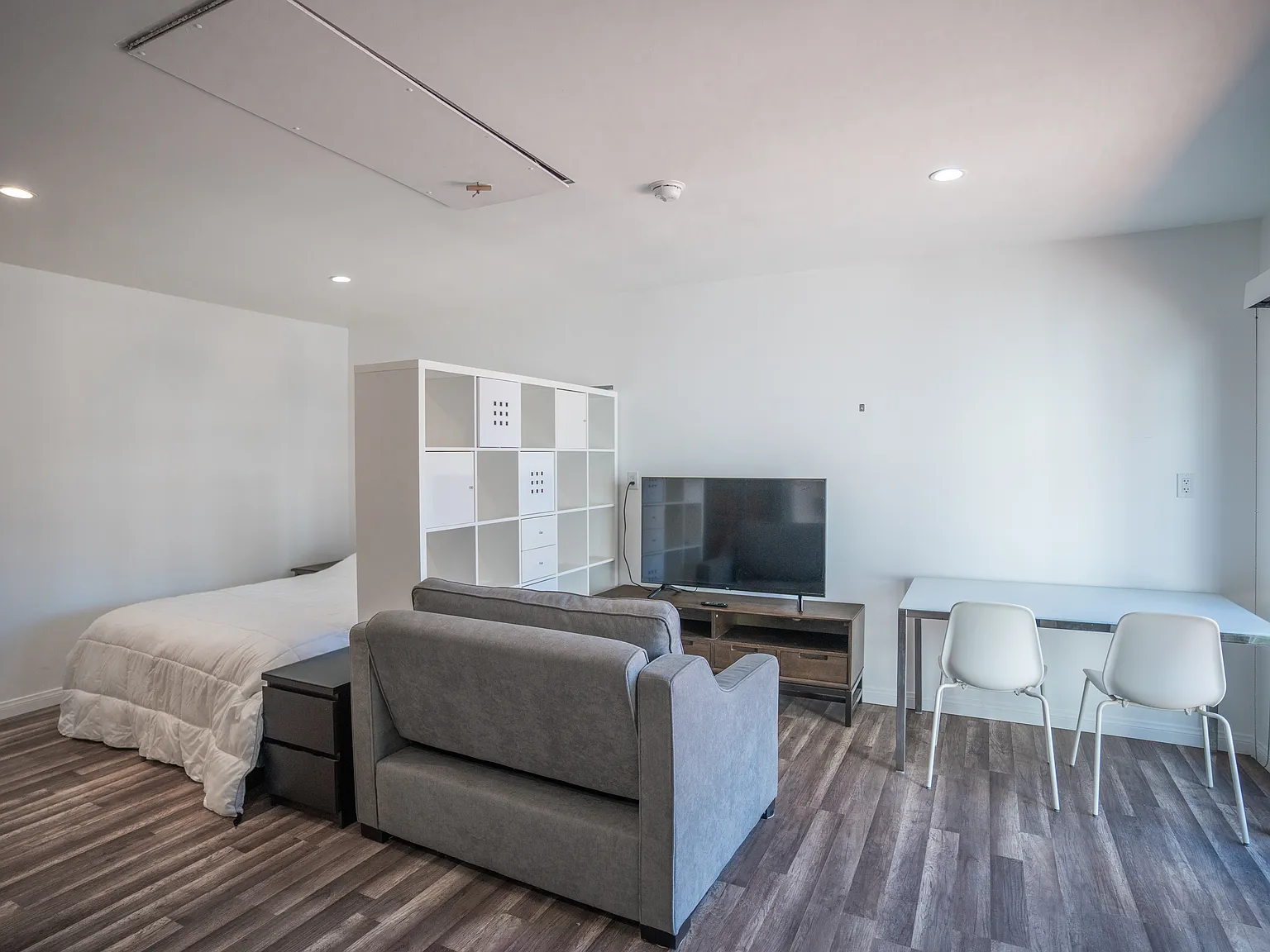 Studio, 360 sqft, $2,300 — Photo 4