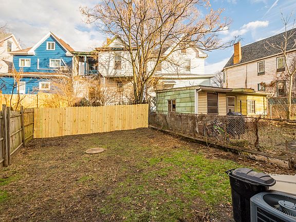 2nd image of 1325 Margaret St